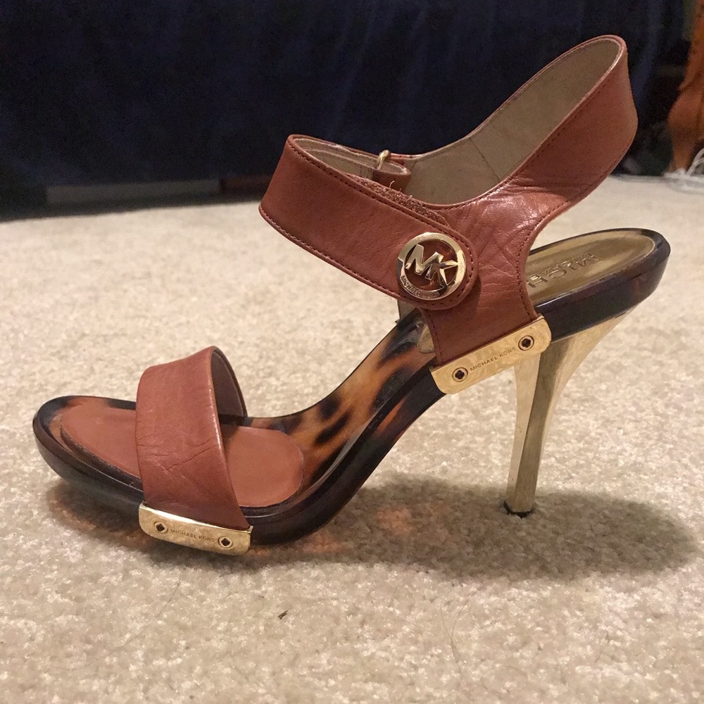 HEELS!